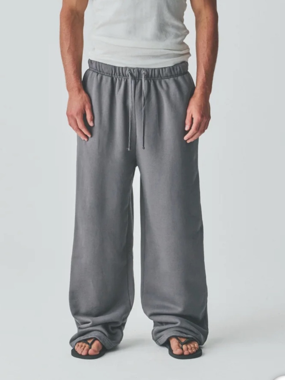 Elwood Core Straight Leg Sweatpant